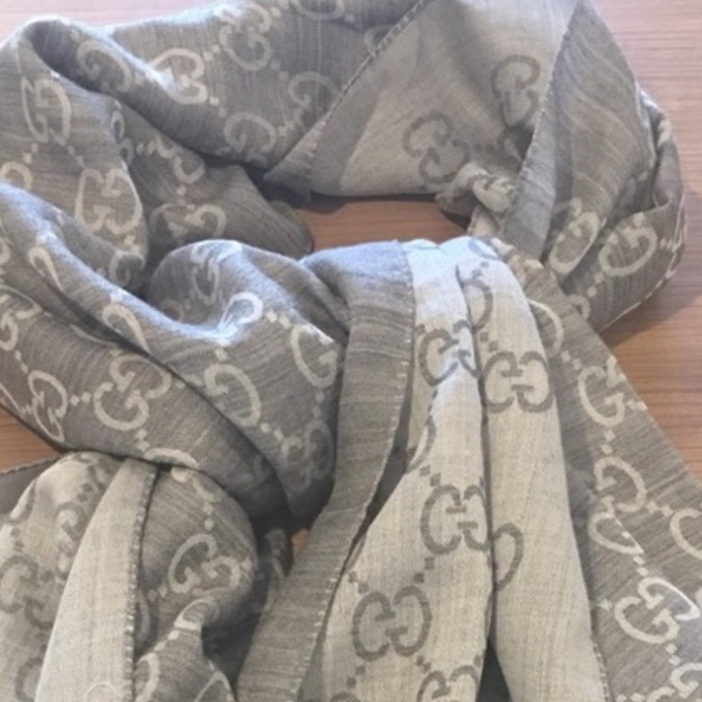 Authentic GUCCI logo all over scarf 🧣 🌸🌸🌸🌸